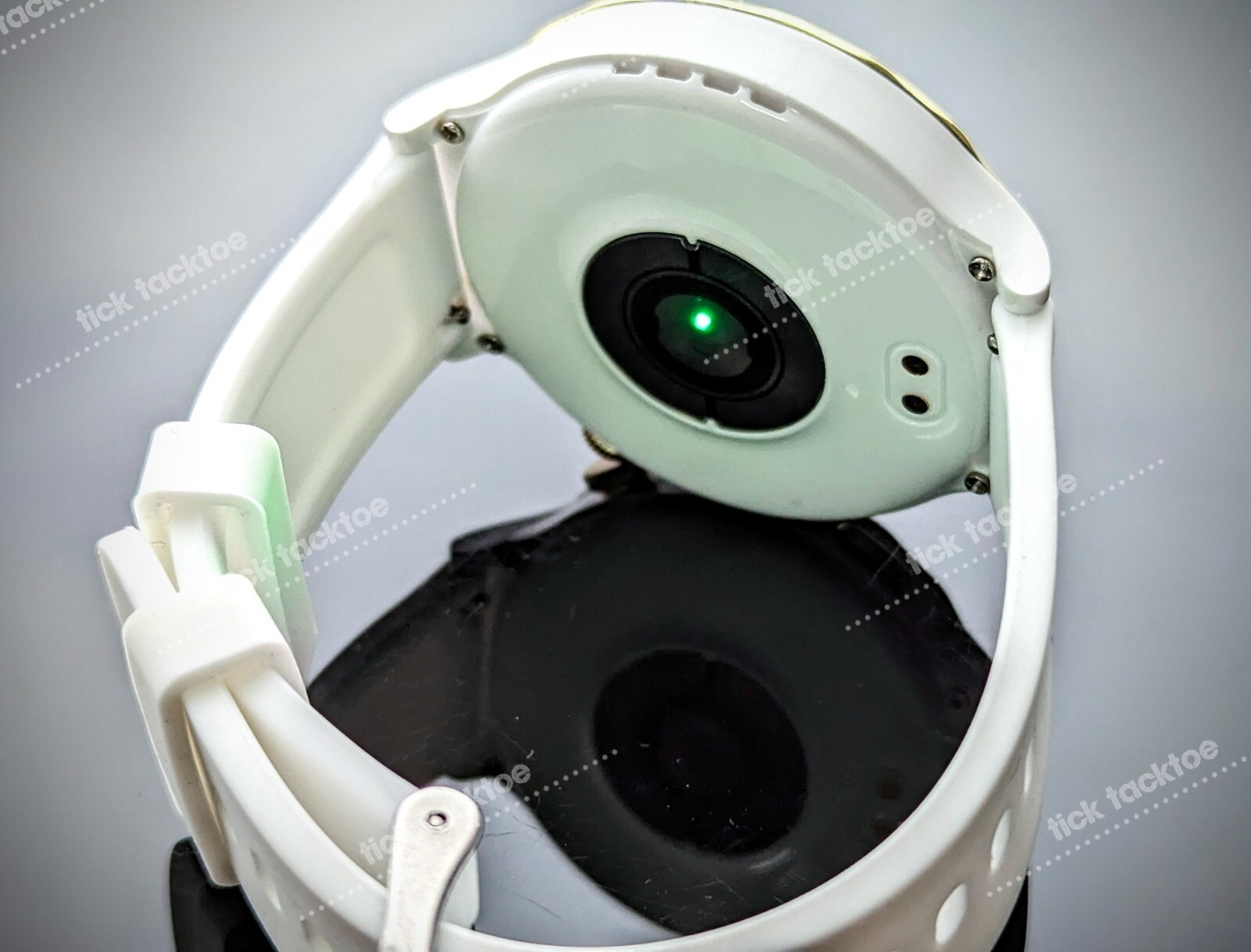 Heart Rate SmartWatch Connect Smartphone Built In Microphone Speaker Touchscreen