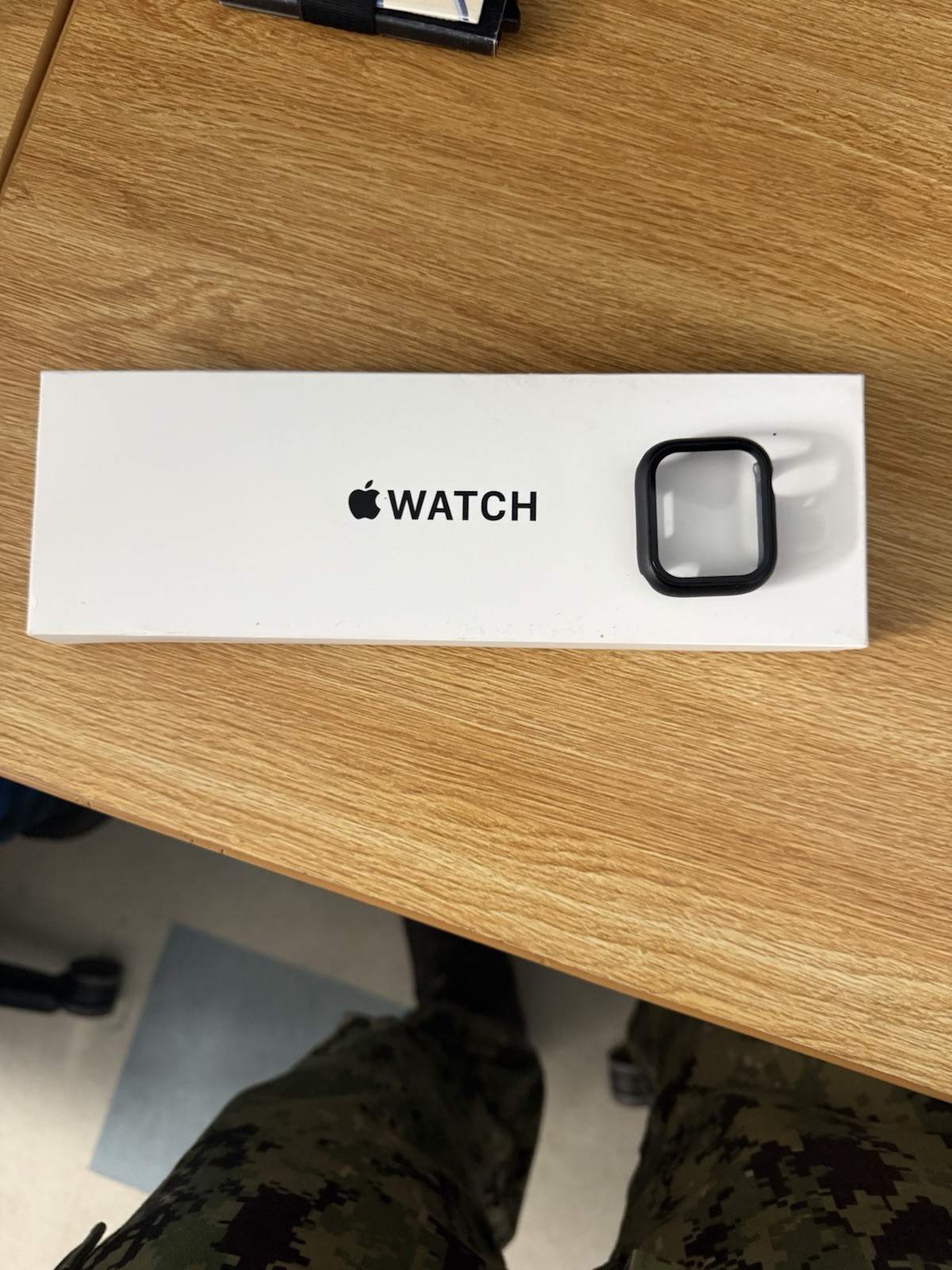 Brand New UNOPENED Apple Watch SE (Gen 2) 40mm Starlight Aluminum GPS + S/M Band