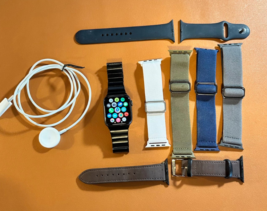 Apple Watch SE (1st Generation) 44mm Space Gray Aluminum Case with Midnight…