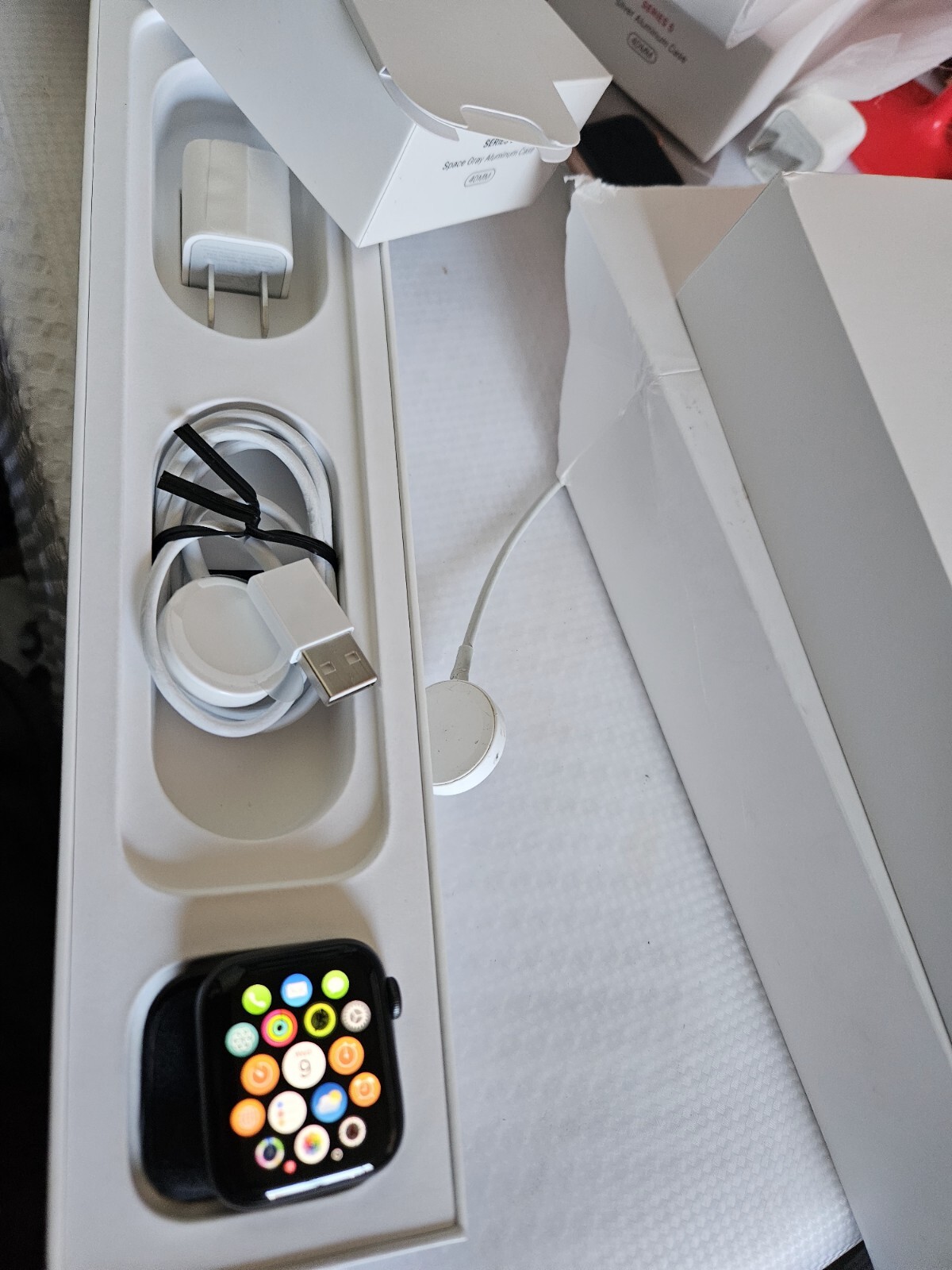 Apple Watch Series 5 40mm GPS – Aluminum Case – Open Box. Unlocked Black