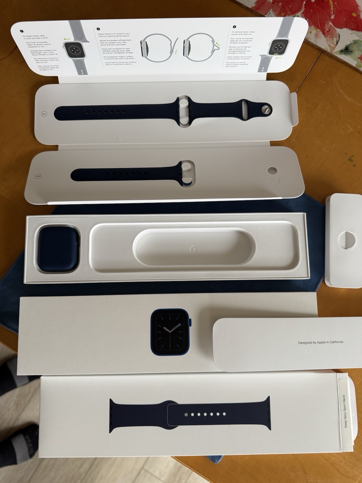 Apple Watch Series 6 44 mm Blue Aluminum Case with Deep Navy Sport Band