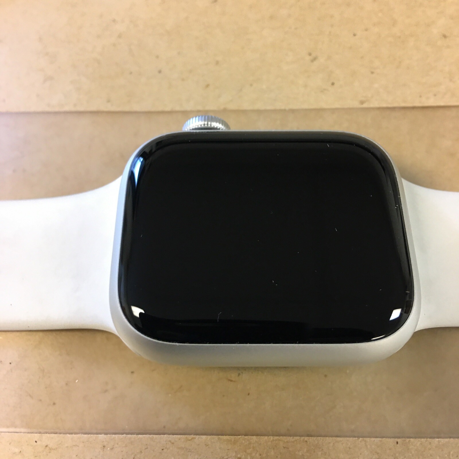Apple Watch Series 8 GPS 41mm Silver Aluminum Case White Sport Band Smartwatch
