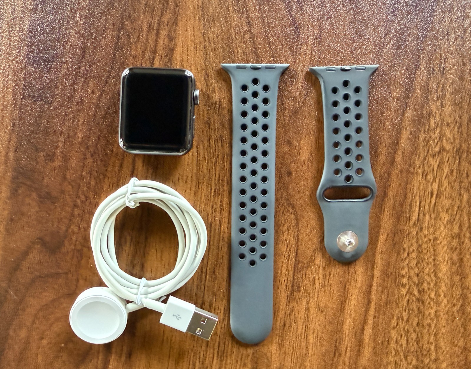 Apple Watch Series 3gps 42 Mm (Battery Health 92%) Space Gray Aluminum w/ Band