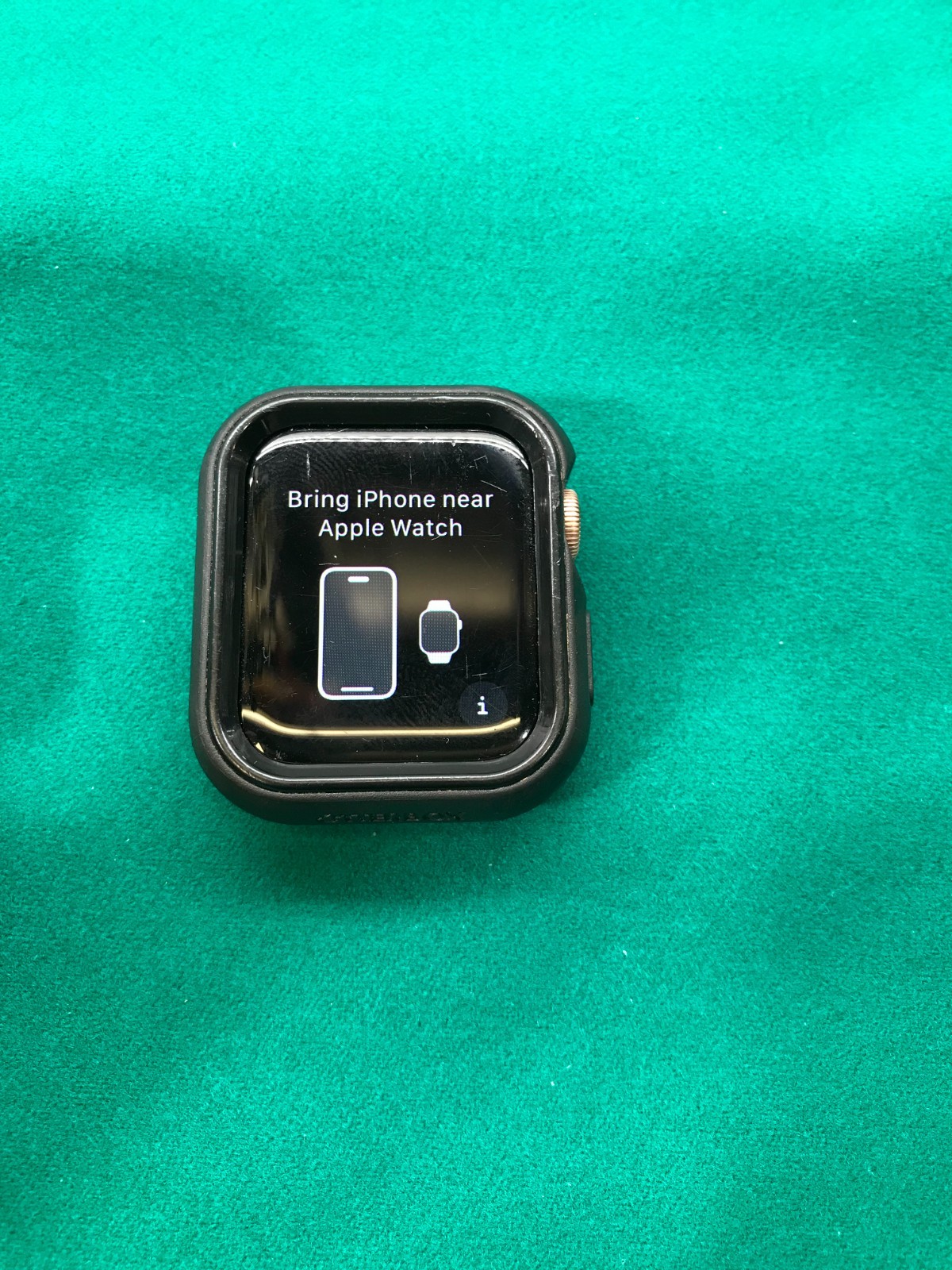 Apple Watch 1st Generation SE gold with Black Strap Otter 40mm GPS Unlocked