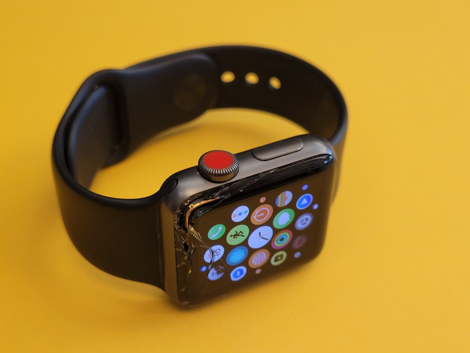 Apple Watch Series 3 Space Gray 38mm Case LTE – Broken Screen For Parts As Is