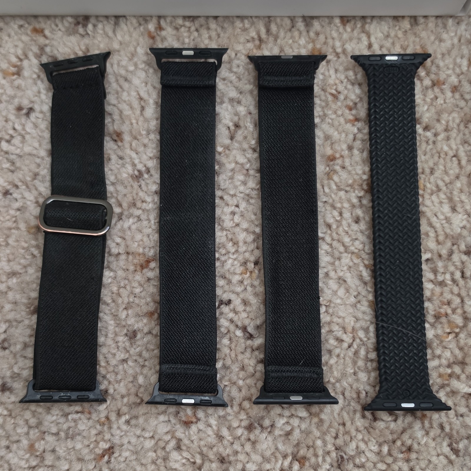 Apple Watch Series 9 45mm Midnight Aluminum GPS with Midnight Band + 5 Bands