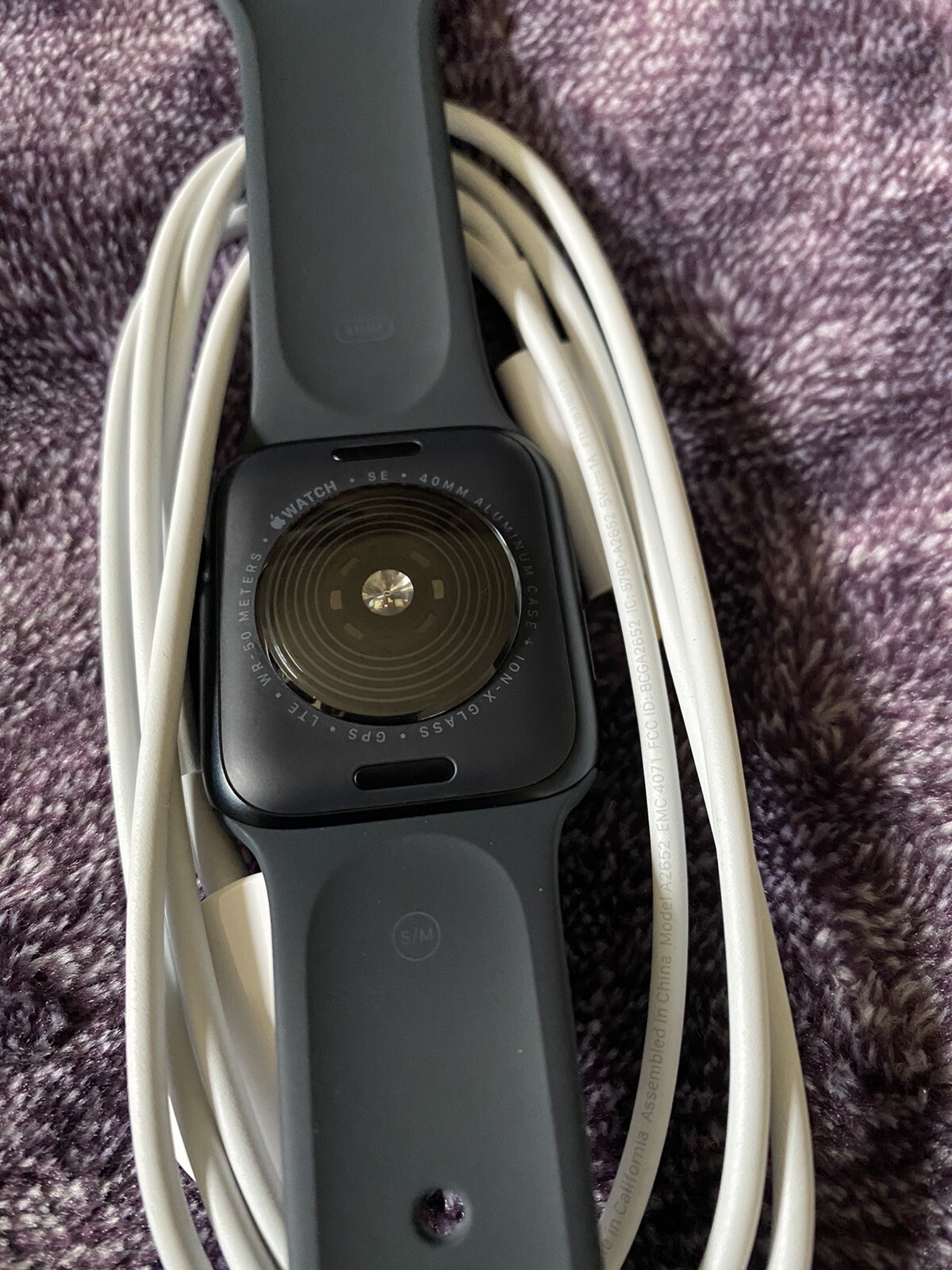 Apple Watch SE 44mm Midnight Space Gray Aluminum Case Smart Watch – (MKQ63LL/A)