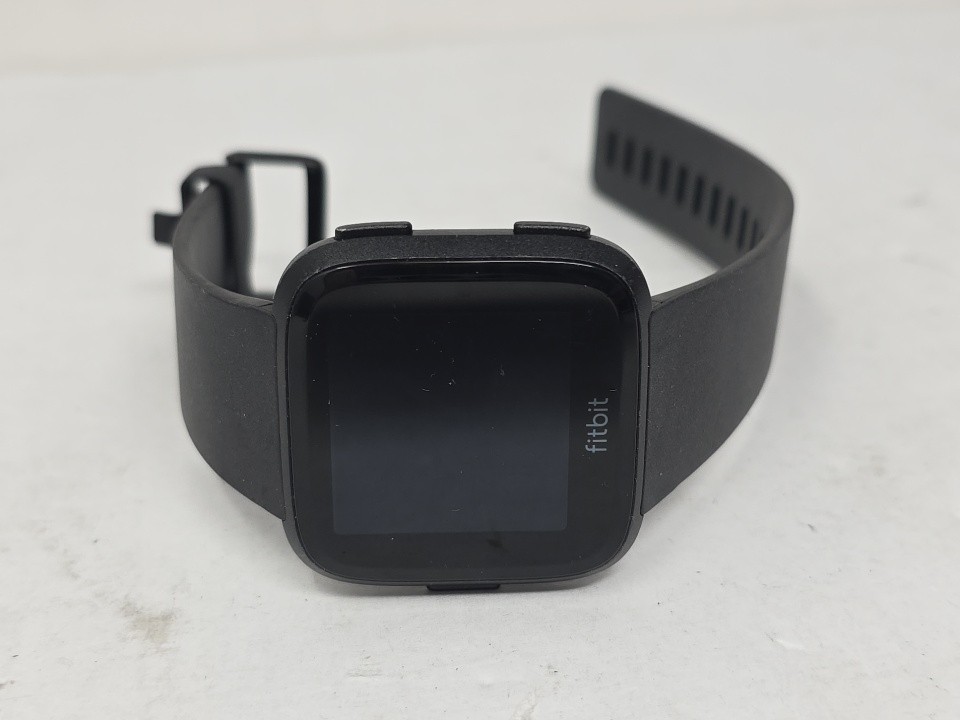 Fitbit Versa Smart Watch Fitness Tracker FB504 Activity Tracker
