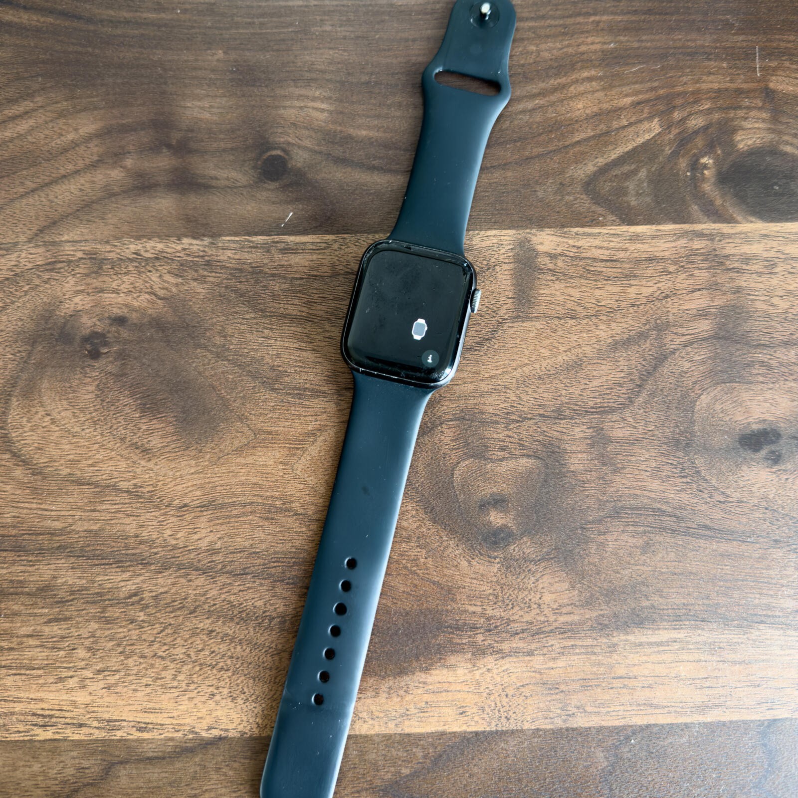 Apple Watch Series 5 Aluminum Case With Gray Sports Band – Broken Screen