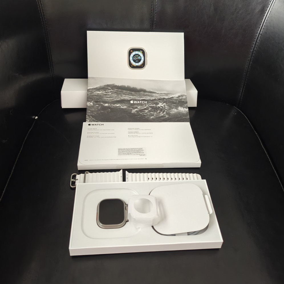 Apple Watch Ultra 49mm Titanium Silver Case White Rubber Ocean Band GPS 32GB