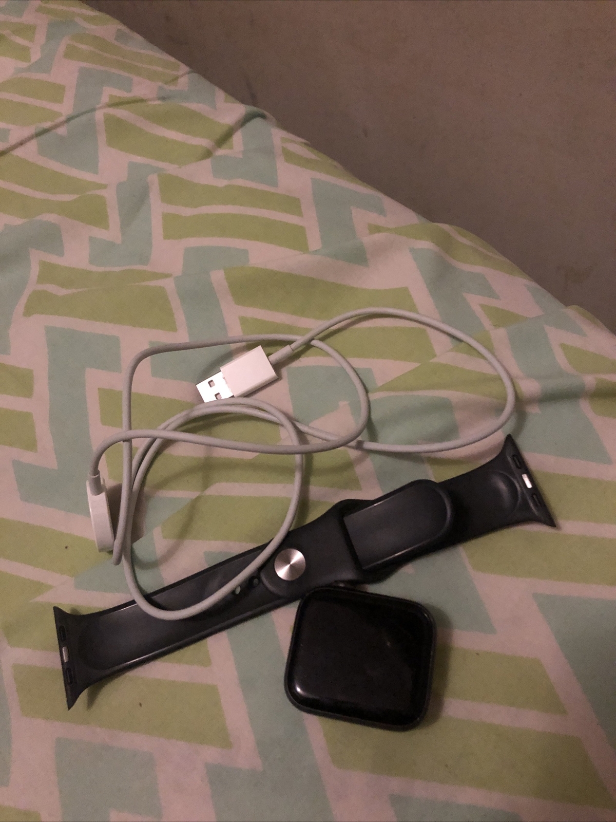Apple Watch Series SE 44mm Space Gray Aluminum with Black Loop GPS USED