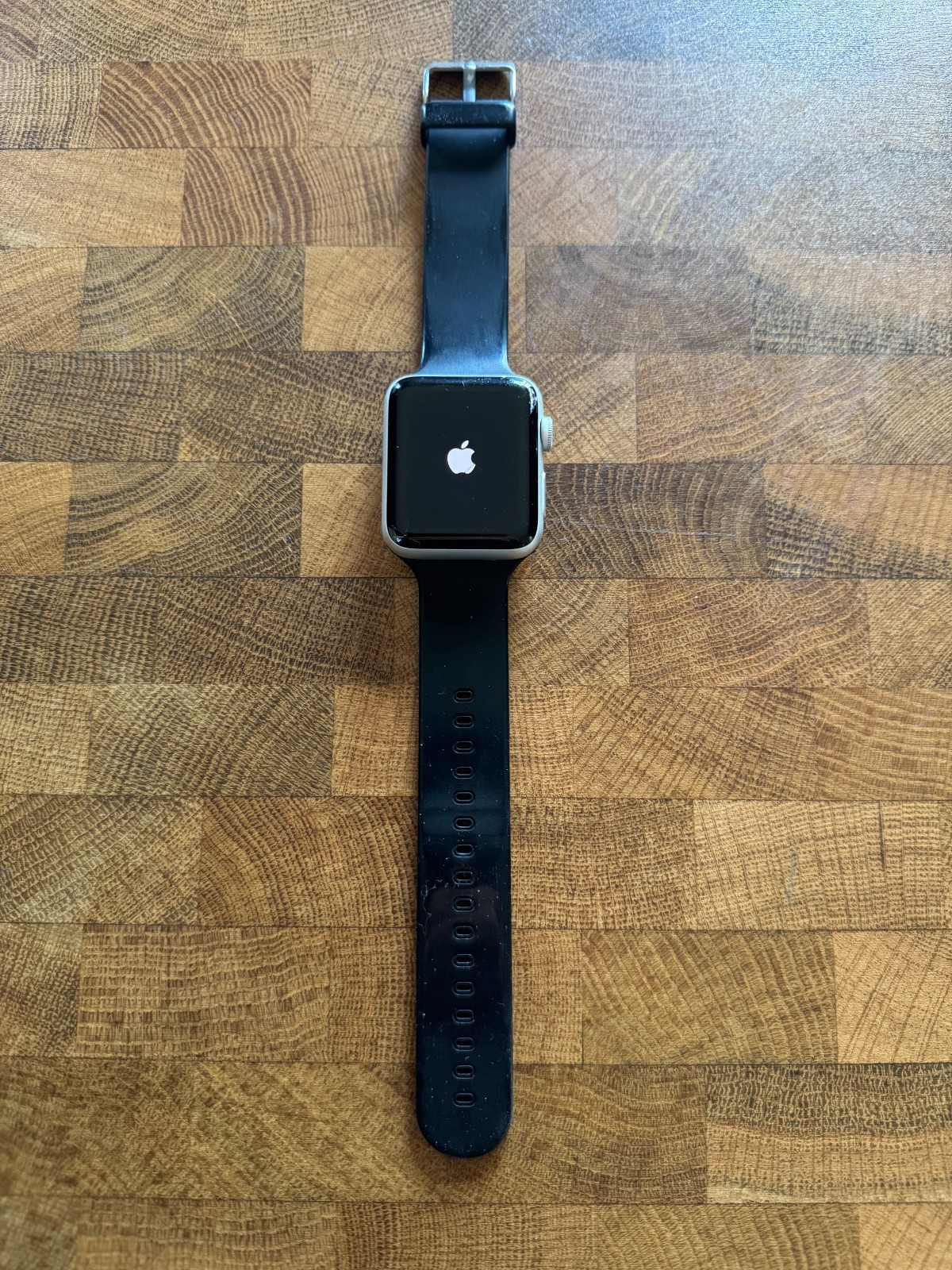 Apple Watch Series 3 42 mm GPS+LTE Silver case *Cracked Screen*