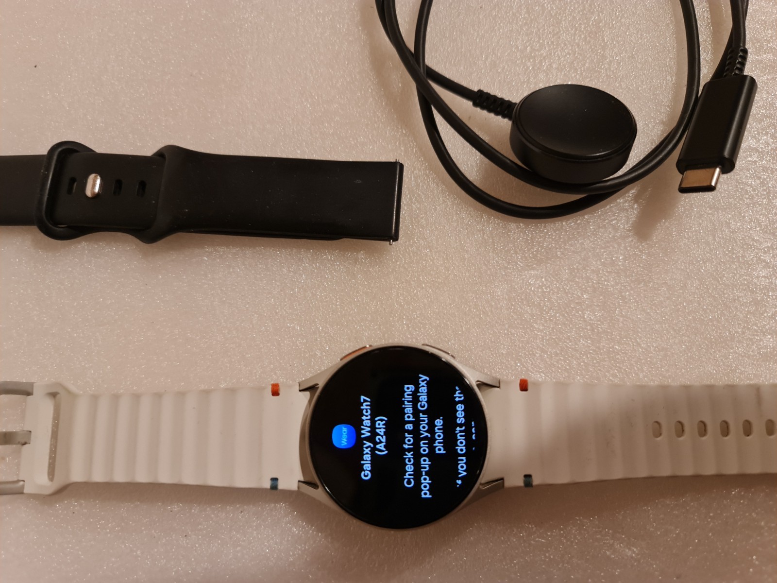 Samsung Galaxy Watch7 40mm Cream Silicone Band Bluetooth Fitness Tracker 2 bands