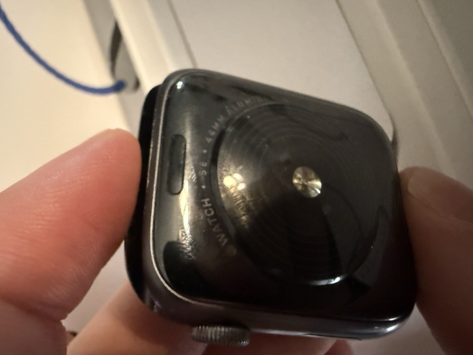 Apple Watch SE (1st Gen) 44mm Space Gray Aluminum (GPS ONLY) w/ Black Sport Band