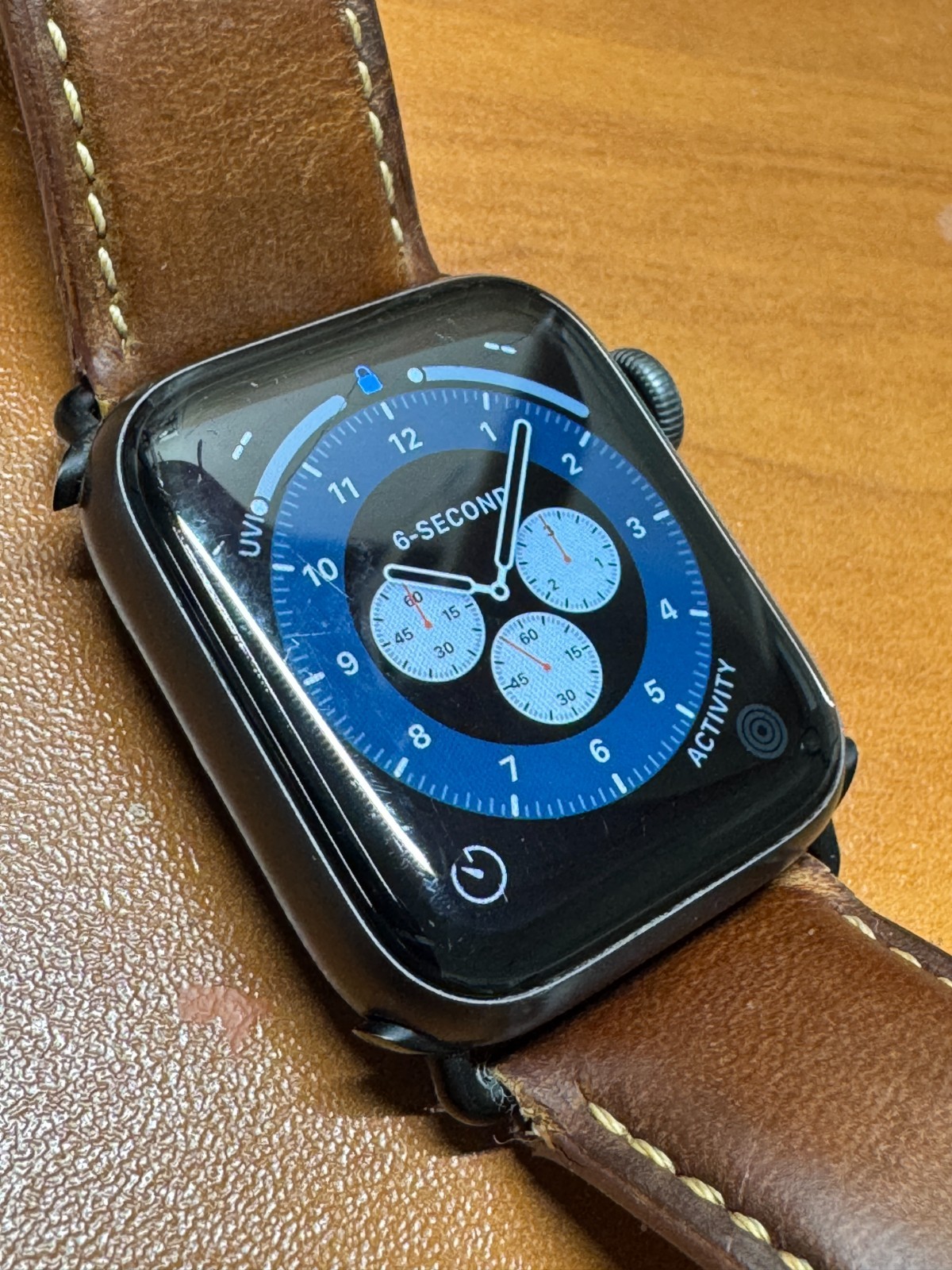 Apple Watch Series 6 GPS (40mm 32GB Black Case) + Leather Band