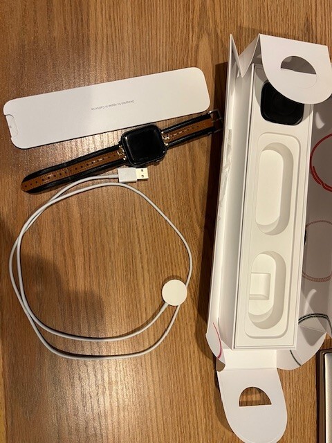 APPLE WATCH SERIES 5 44MM MODEL A2093 TORY BURCH LEATHER STRAP