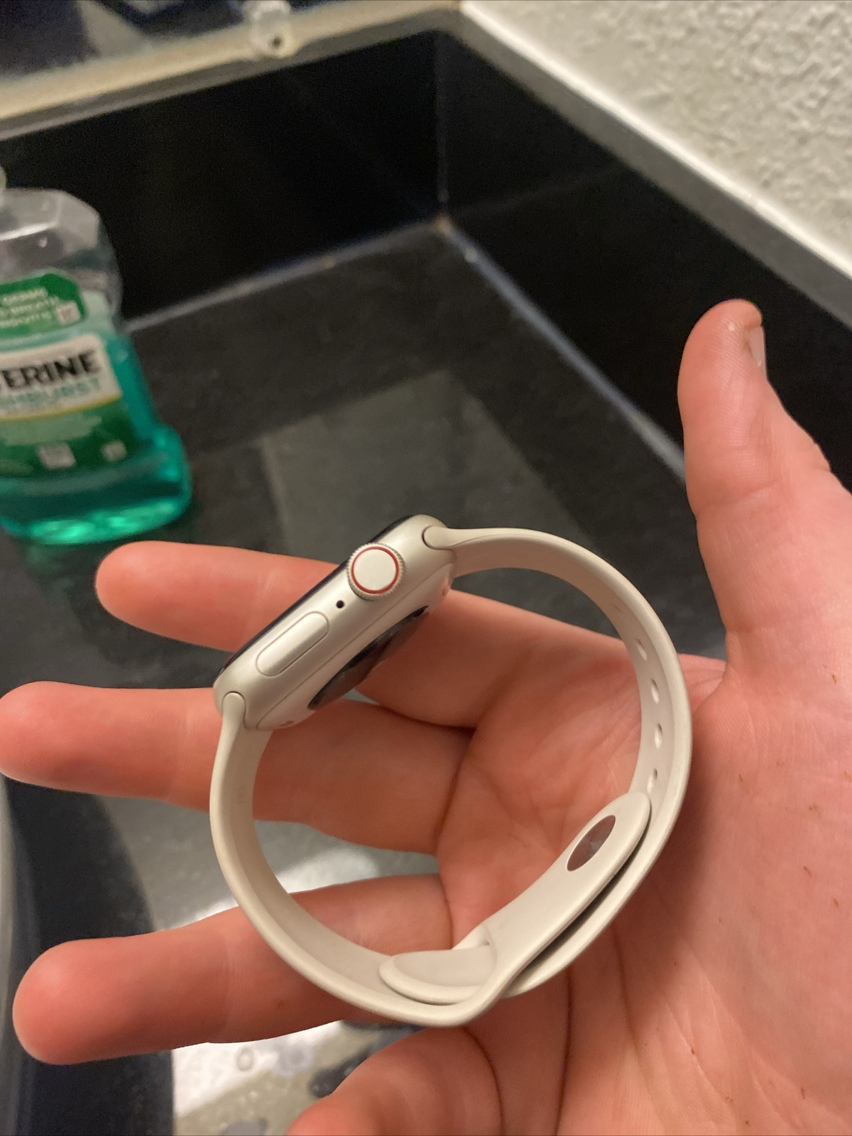 Apple Watch Series 4 44 mm Silver Aluminum Case with White Sport Band (GPS +…