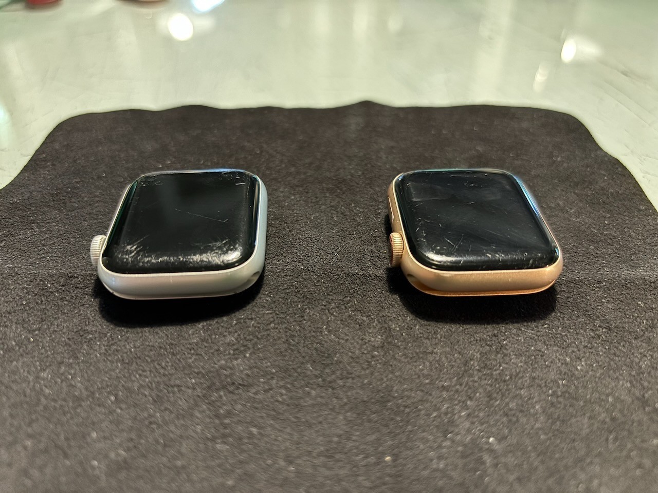 TWO Apple Watch Series 4 – 1x GPS + 1x GPS+LTE