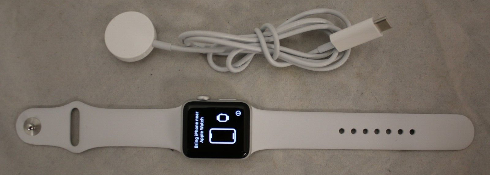 Apple Watch Series 3 38mm silver Aluminum Case with white Band