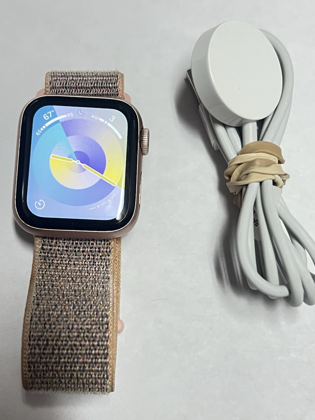 Apple Watch Series 4 40mm Aluminum Case Sport Band (GPS+cellular) unlocked