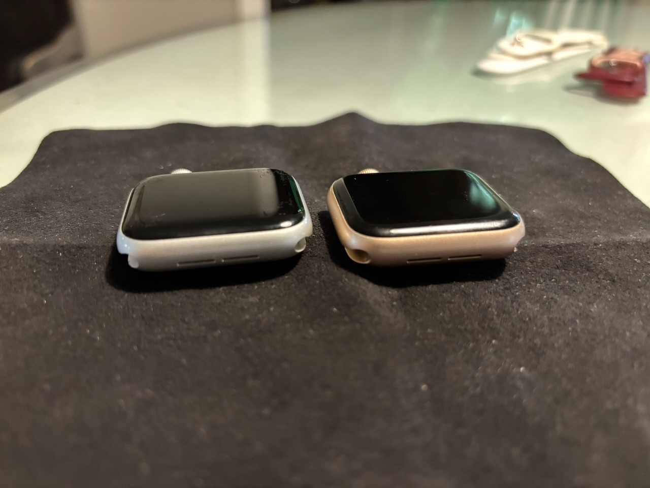 TWO Apple Watch Series 4 – 1x GPS + 1x GPS+LTE