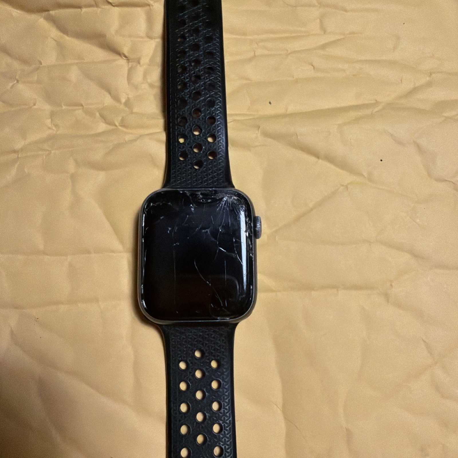 Apple Watch Series 4 44mm Cellular LTE Nike Edition Aluminum Case CRACKED SCREEN