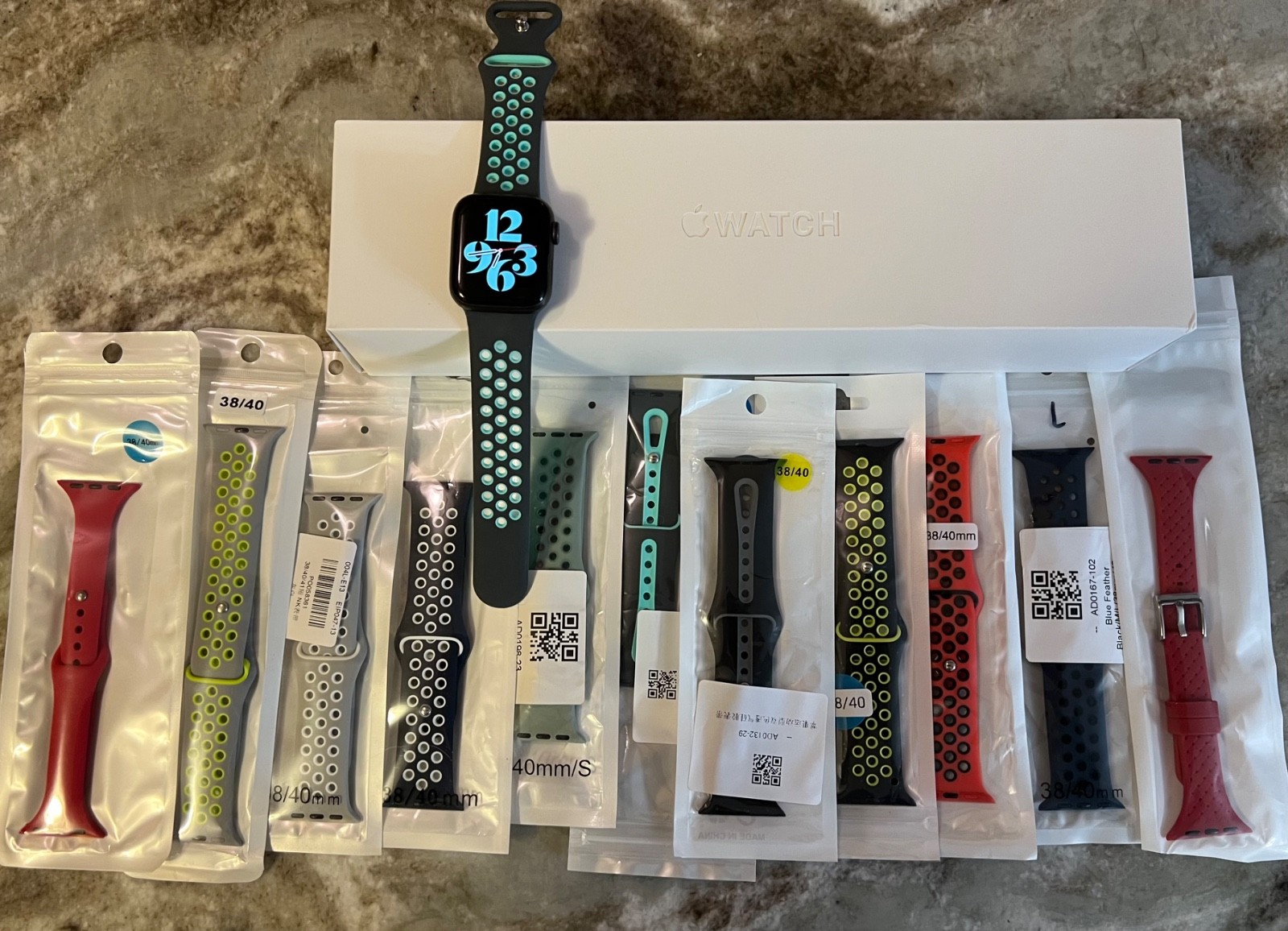 Apple Watch Series 5 Space Gray Aluminum Case 40mm With Box & 11 Extra Bands GPS