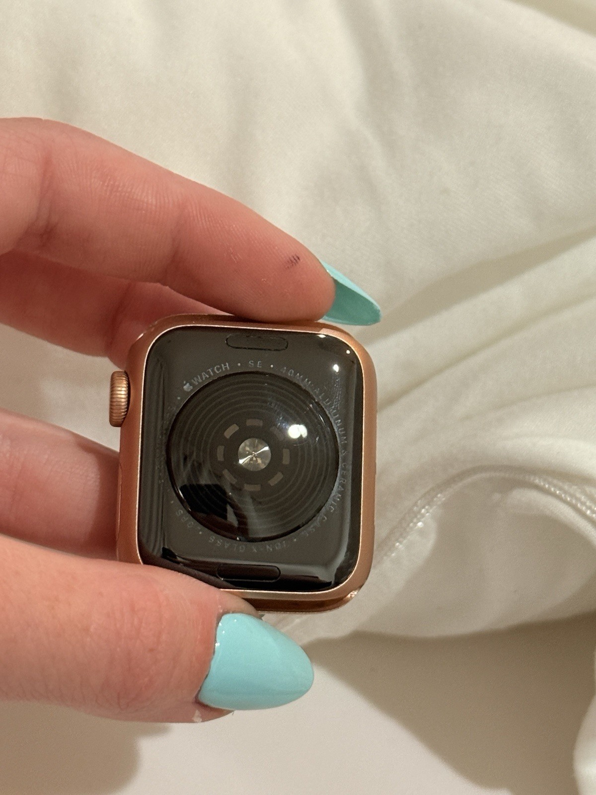 Apple Watch SE 40mm Gold Aluminum Case Pink Silicone Band GPS 32GB iOS