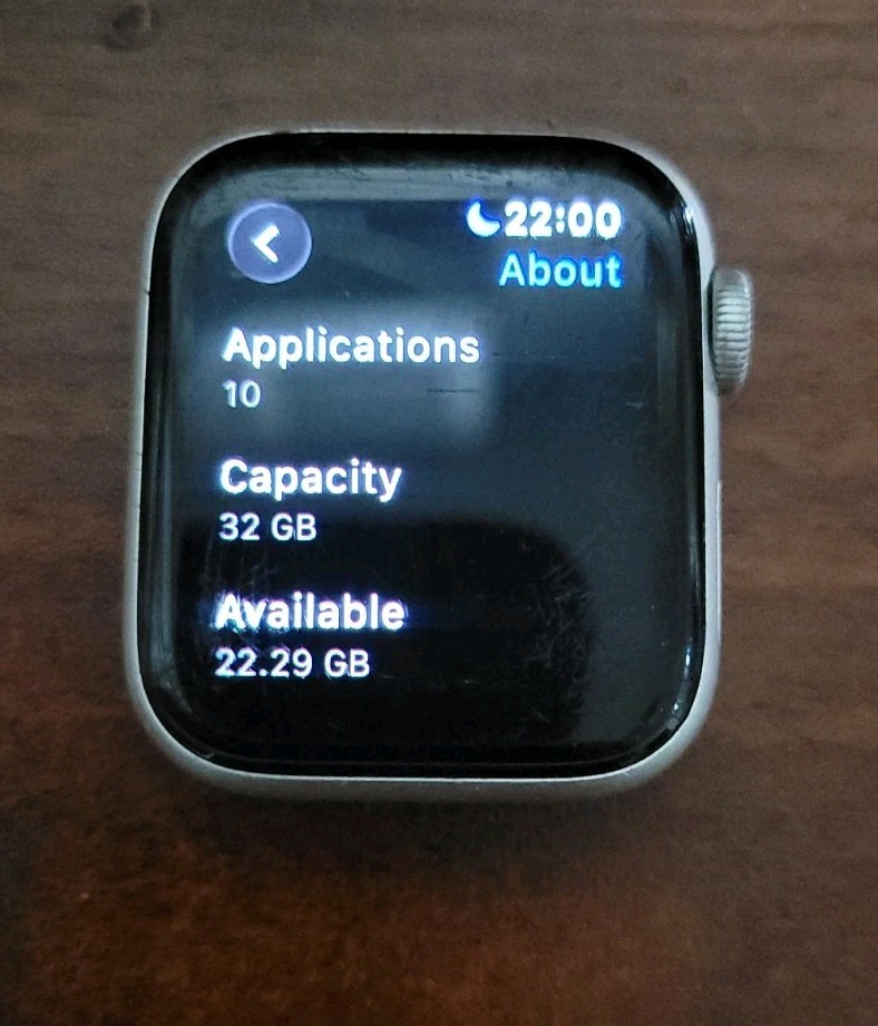 Apple Watch SE (2022) 40mm Starlight Aluminum Case, GPS + Cellular – No Band