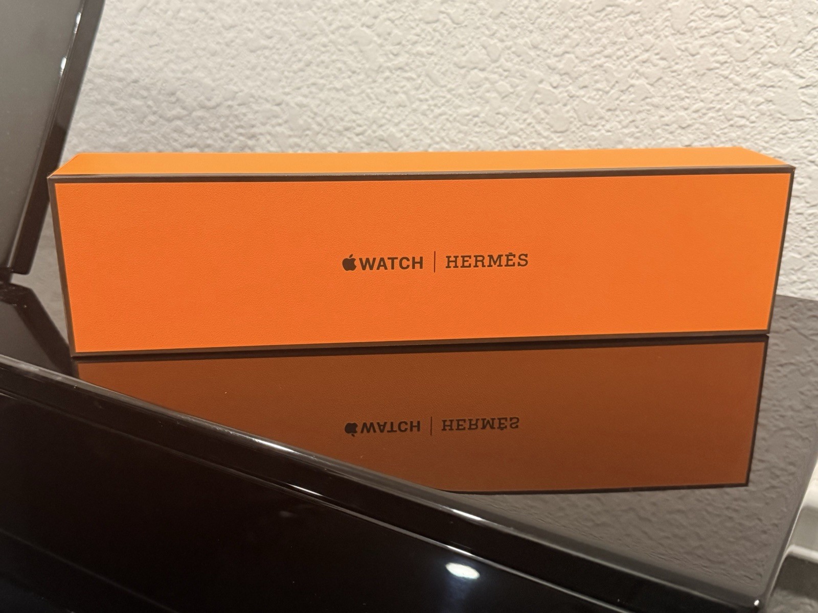 Apple Watch Hermès Series 10,with Hermès Grand H Stainless Steel Bracelet Orange