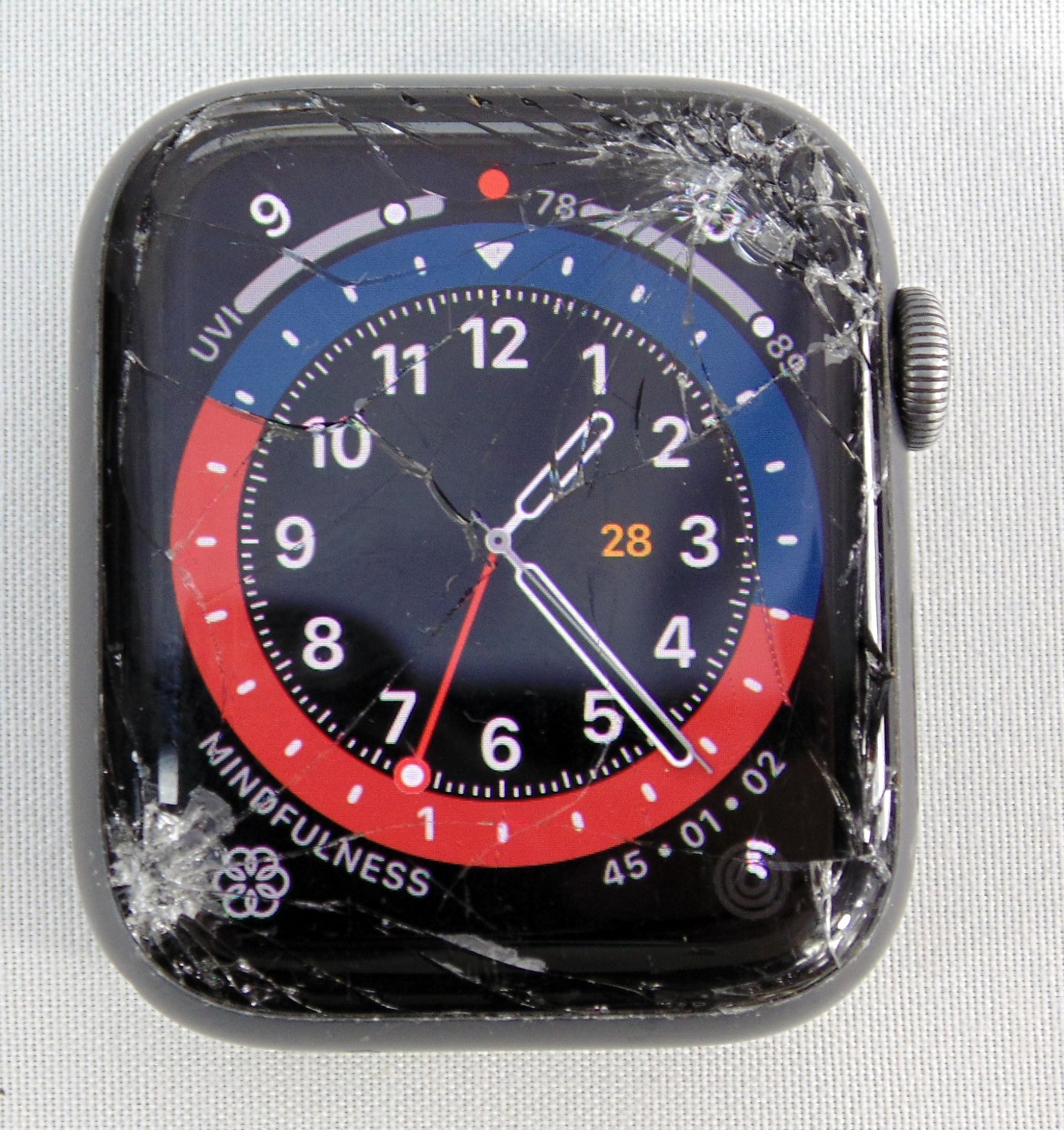 Apple Watch Series 4 GPS A1978 MU6D2LL/A 44mm Cracked Screen Working