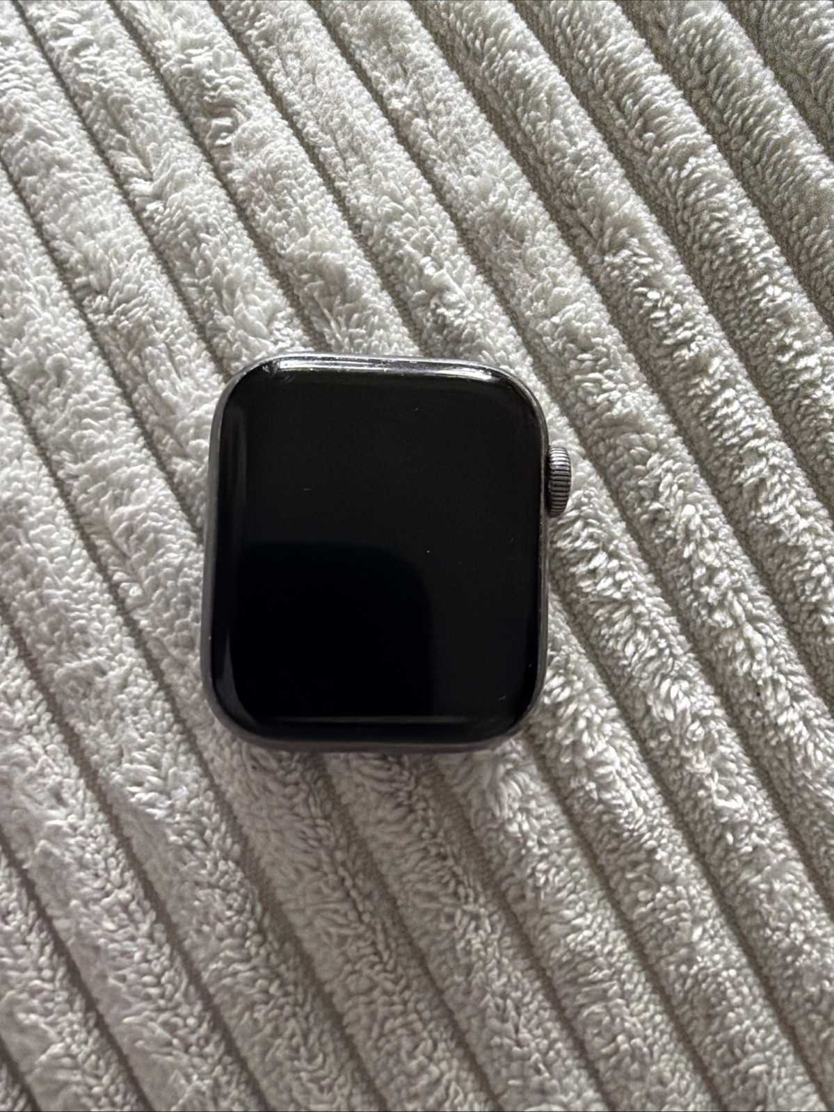 Apple Watch Series 4 40mm Aluminum Case Sport Band (GPS-LTE) unlocked