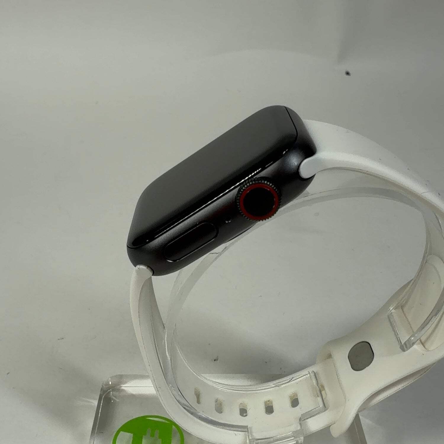 Unlocked Apple Watch SE 1st Gen 40MM Space Gray Aluminum White Sport Band
