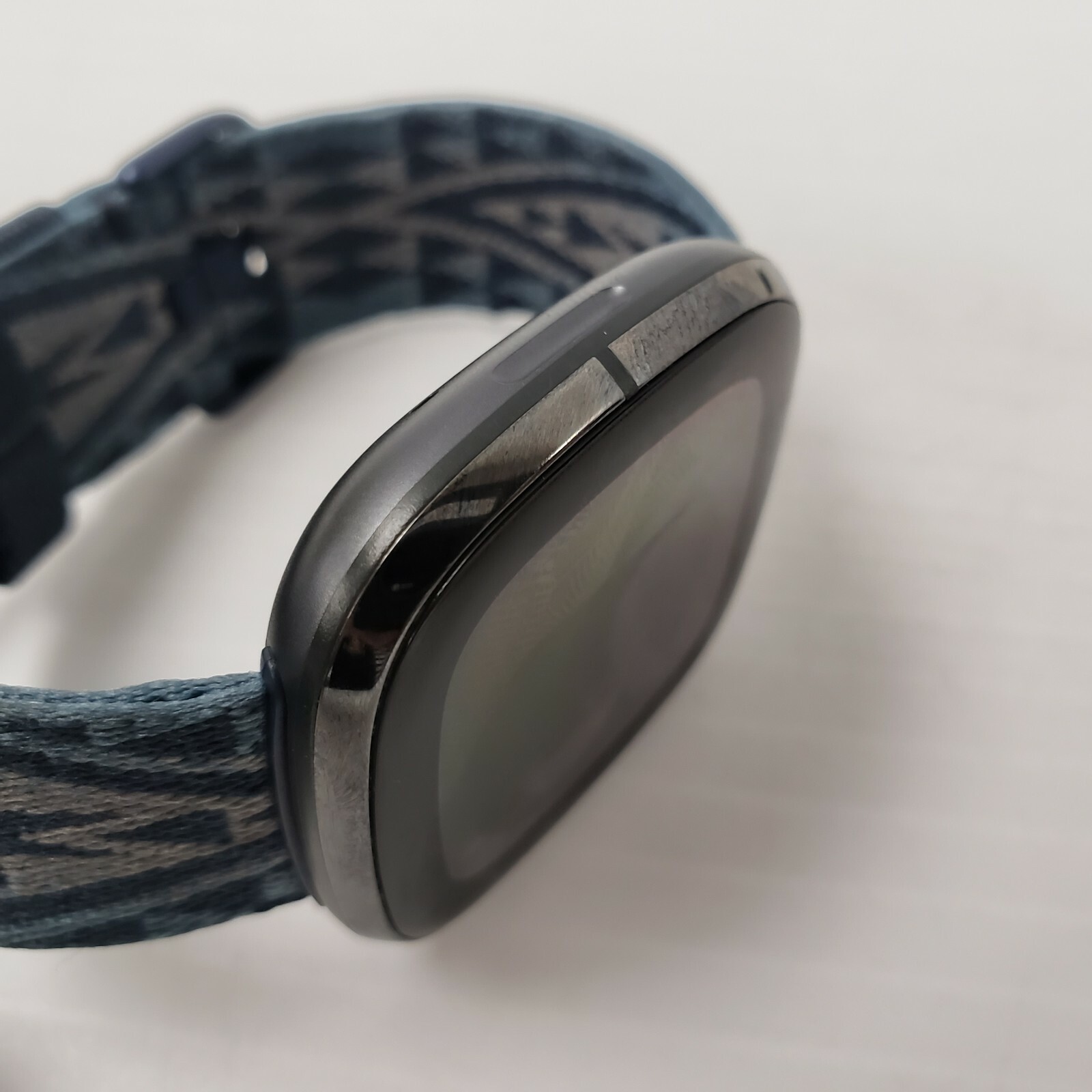 (15923-1) Fitbit FB512 Smart Watch