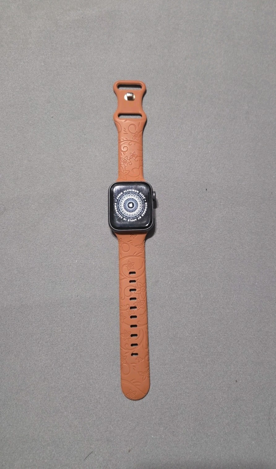 Apple Watch Series 5 GPS Smartwatch 40mm Black Aluminum Unlocked Code C16