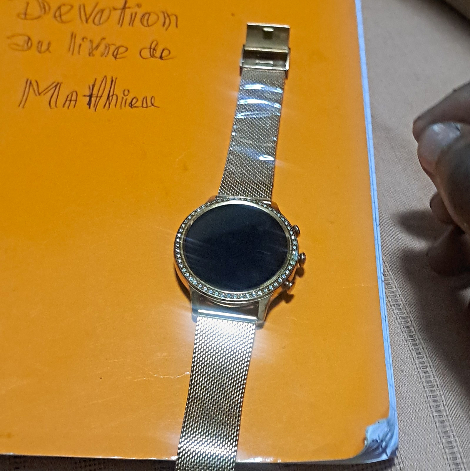 Round Smartwatch 42mm Gold Case Silver SS Mesh Band Rhinestone Bezel