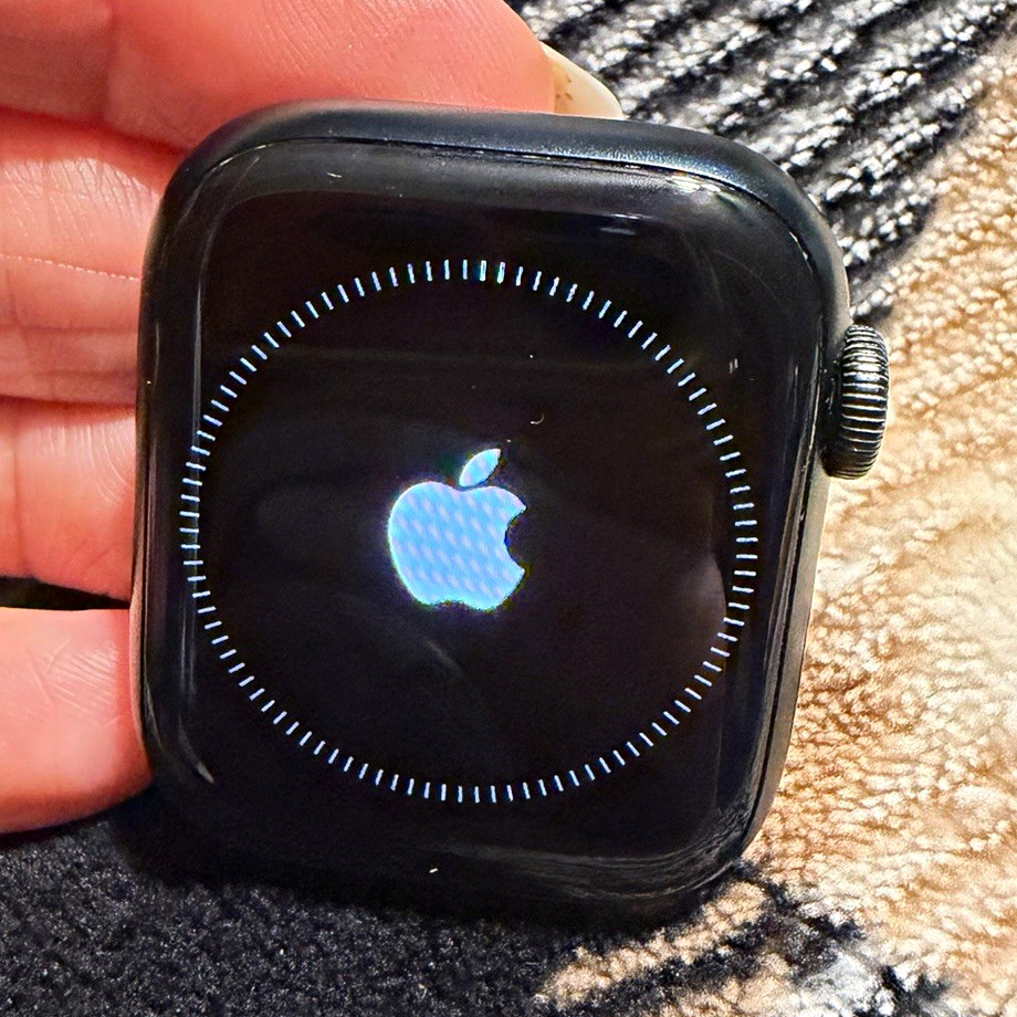 Apple Watch Series 7 41mm GPS 32GB Black Aluminum Case