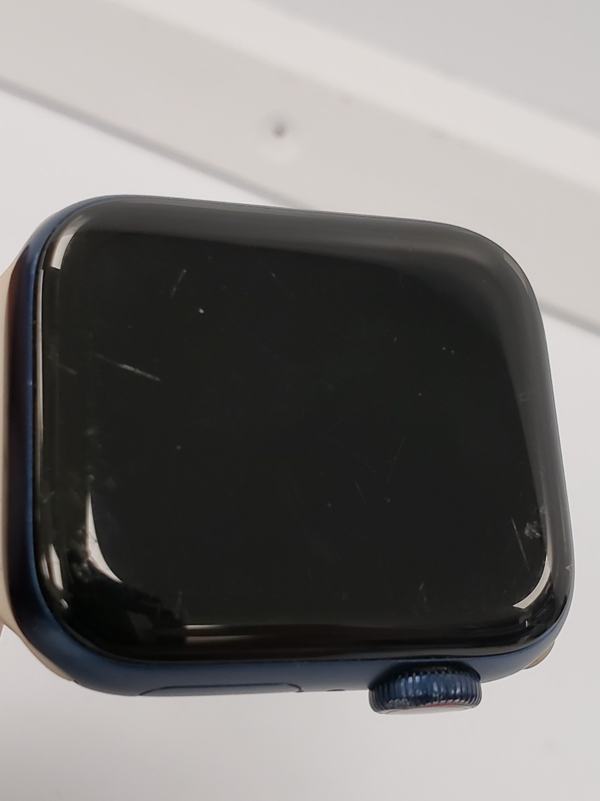 (80924-1) Apple A2293 Series 6 Smart Watch
