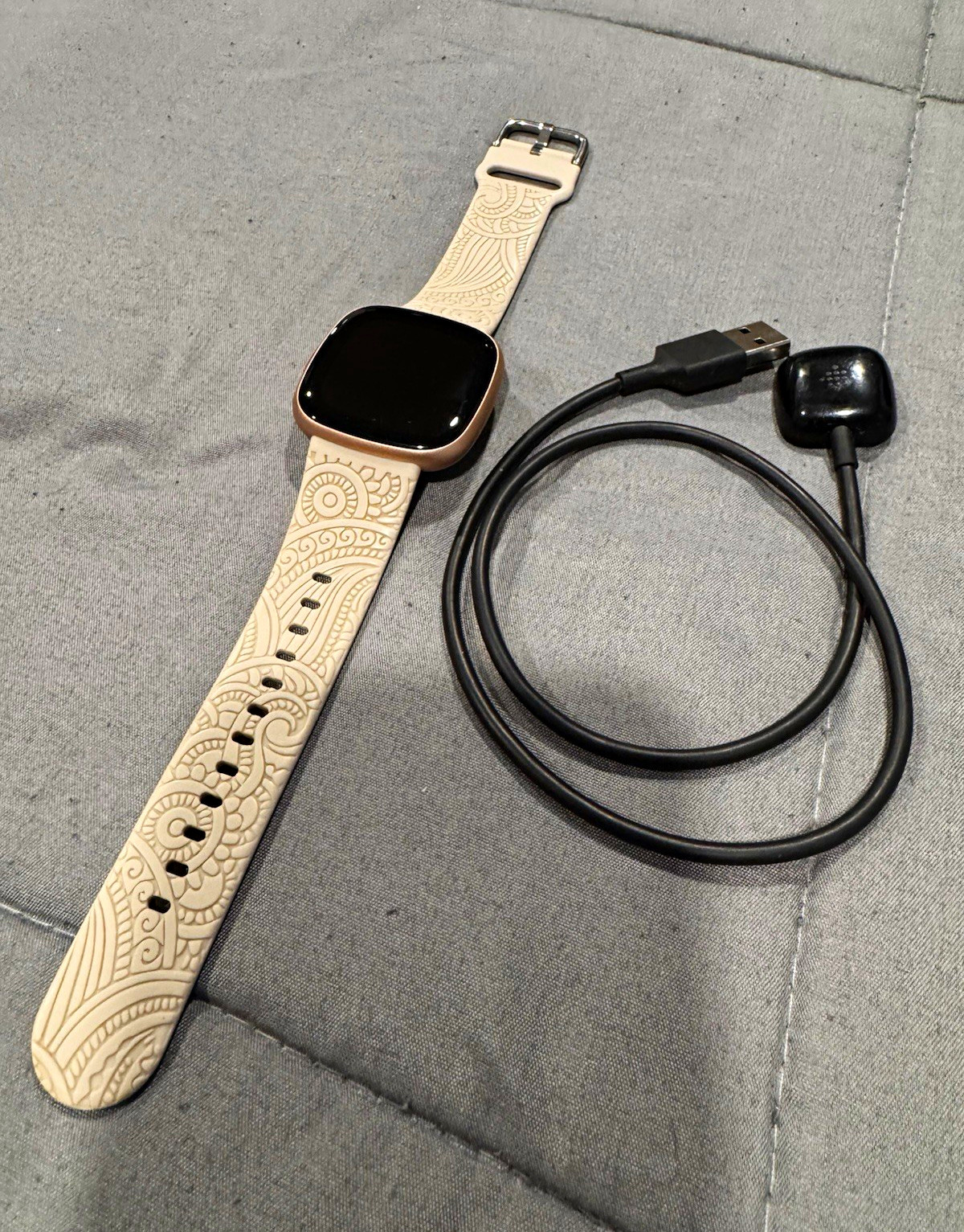 Google – Fitbit Versa 4 Fitness Smartwatch
