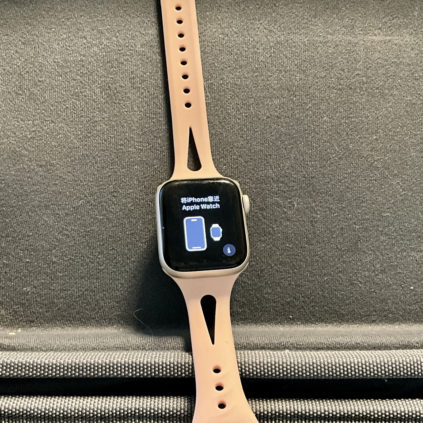 Apple Watch SE (GPS + Cellular) 44mm Silver Aluminum Pink Sand Sport Band