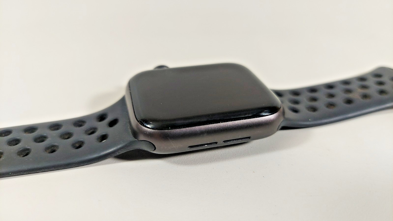 Apple Watch Series 5 40mm black with Band, LOCKED, FOR PARTS
