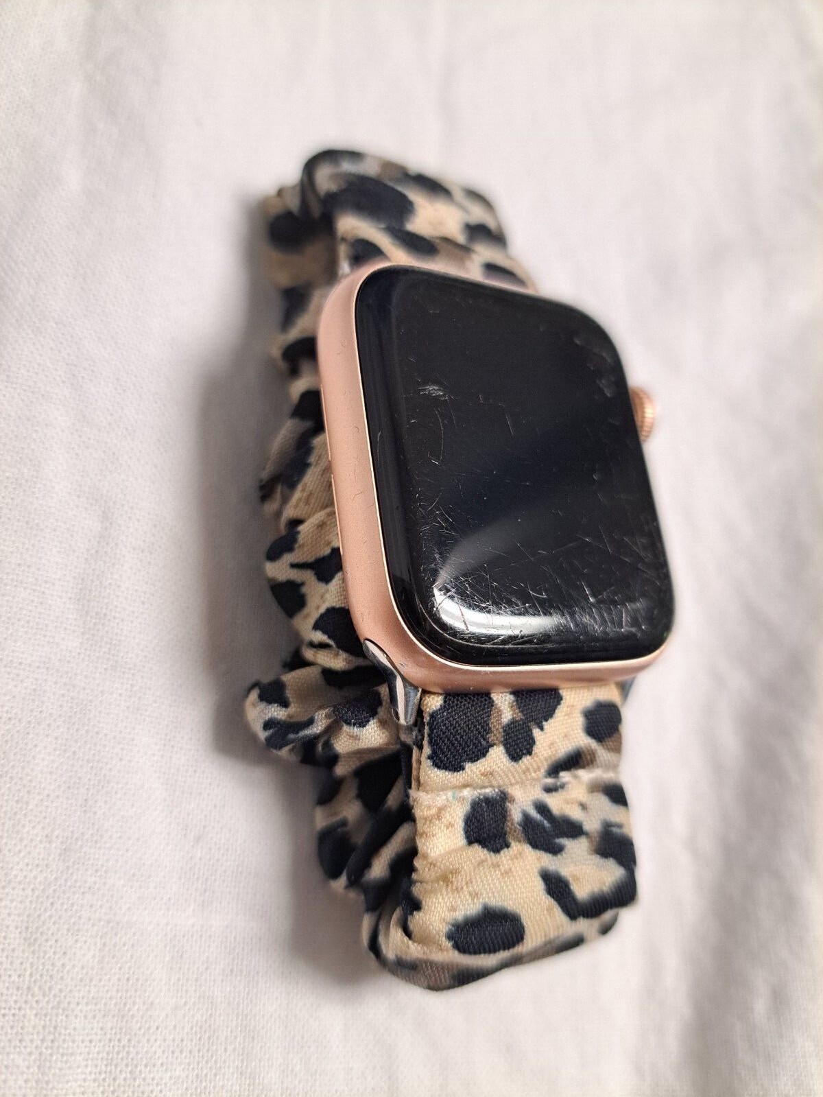 Apple Watch Series 5 40mm Aluminum Gold Case Pink Sand Sport Band – MWV72LL/A