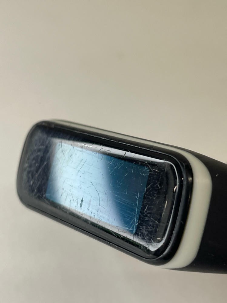 Samsung Galaxy Fit2 SM-R220 Fitness Tracker Smart Watch **Heavy Scratches