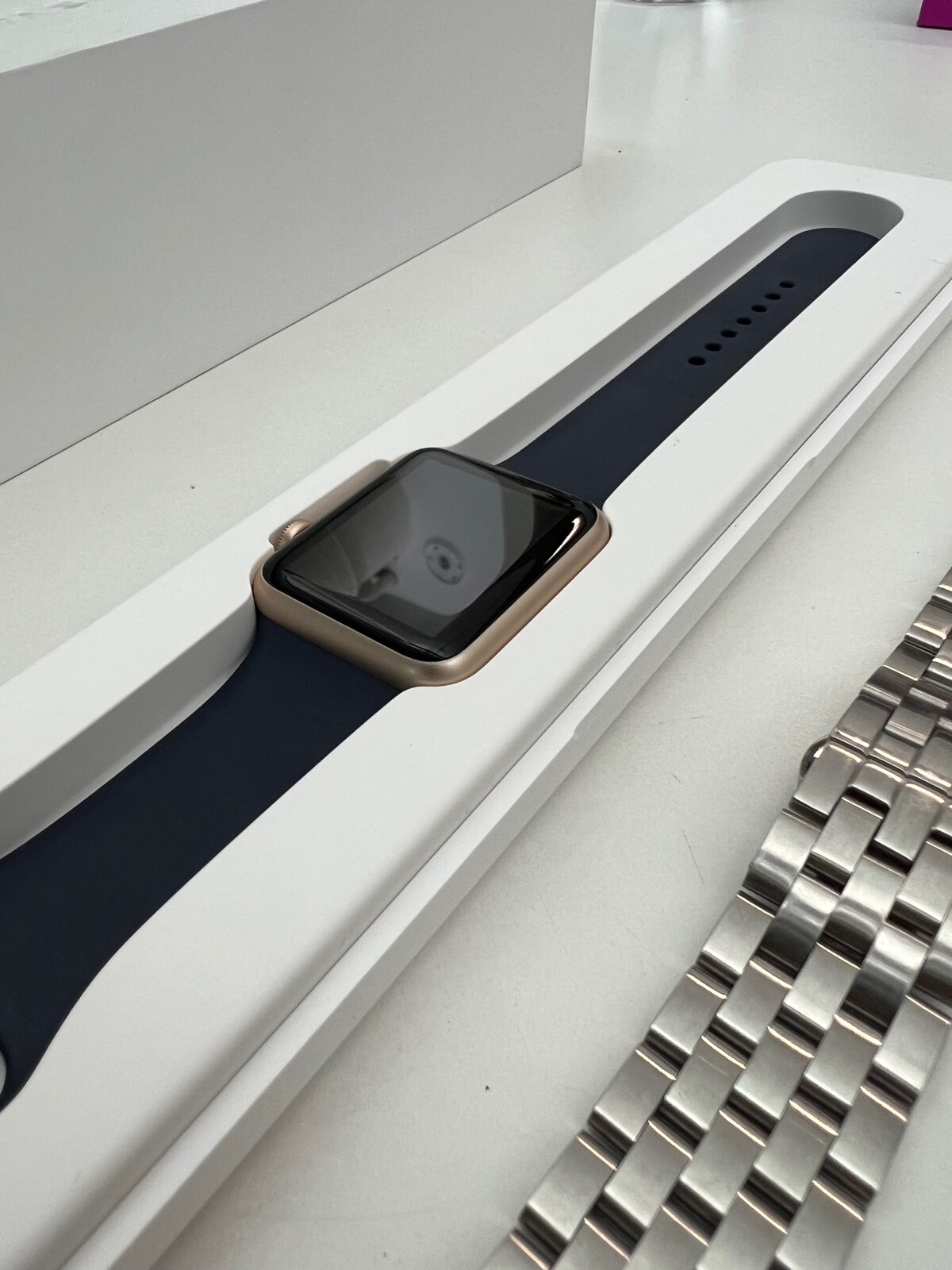 Apple Watch Sport 42mm 7000 Series Retina Display w/ extra aluminum band