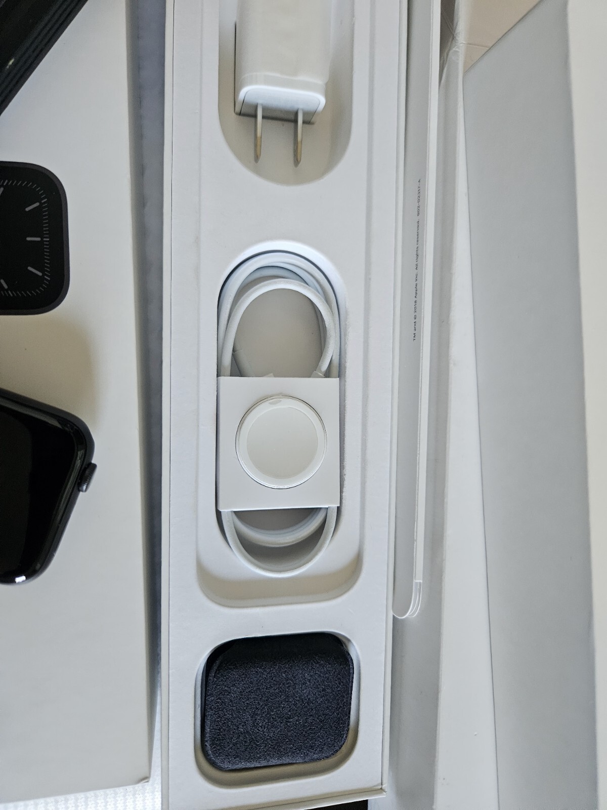 Apple Watch Series 5 40mm GPS – Aluminum Case – Open Box. Unlocked Black