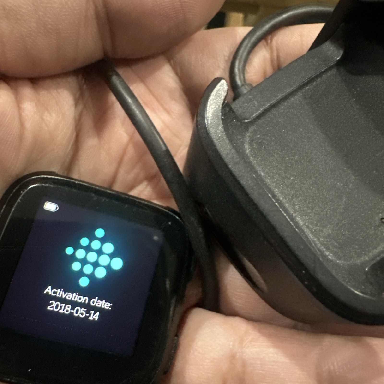 Works Fitbit Versa FB504 Smart Watch Black Case Heart Rate Monitor Runs