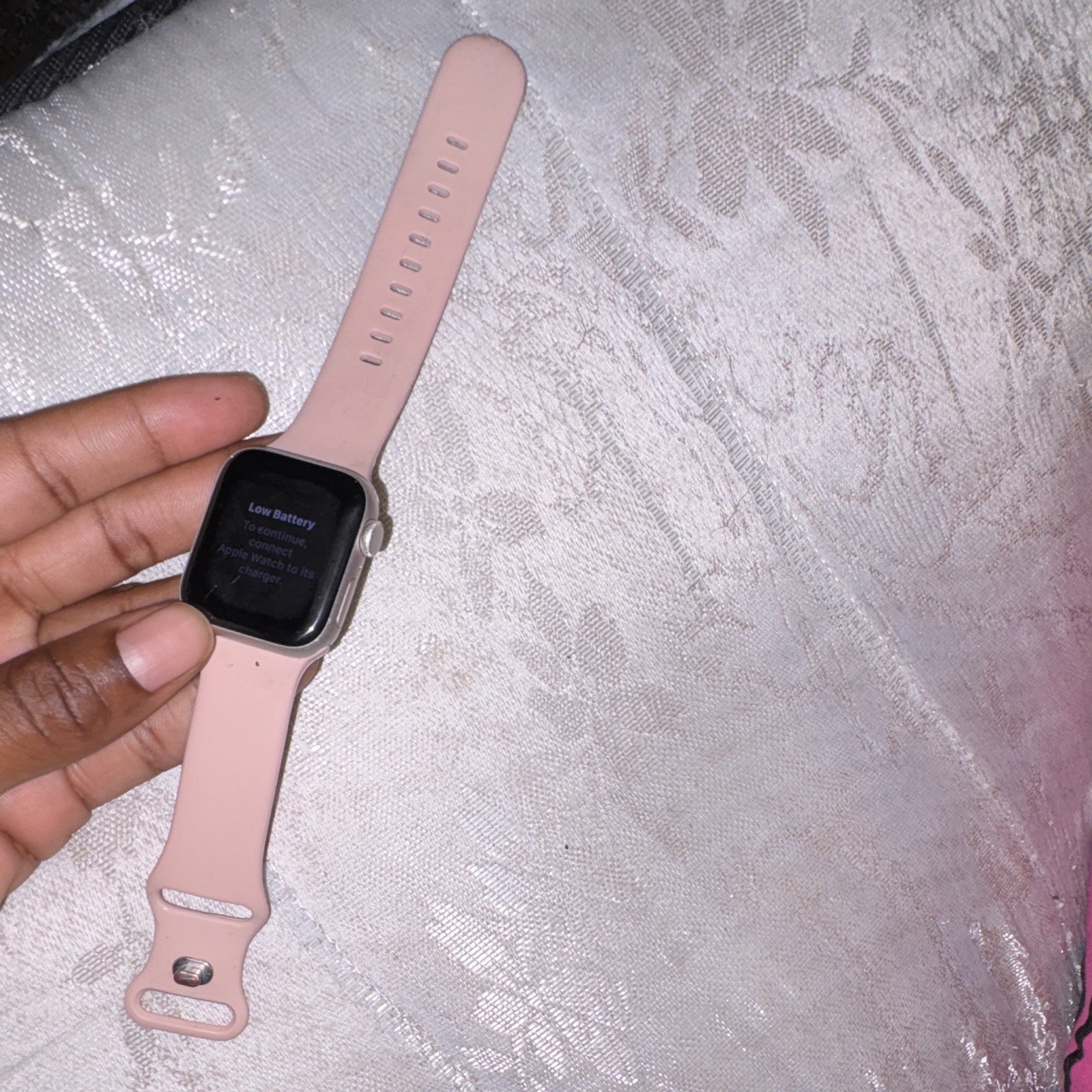 Apple Watch 40mm Silver Aluminum Case Touchscreen Pink Silicone Band iOS