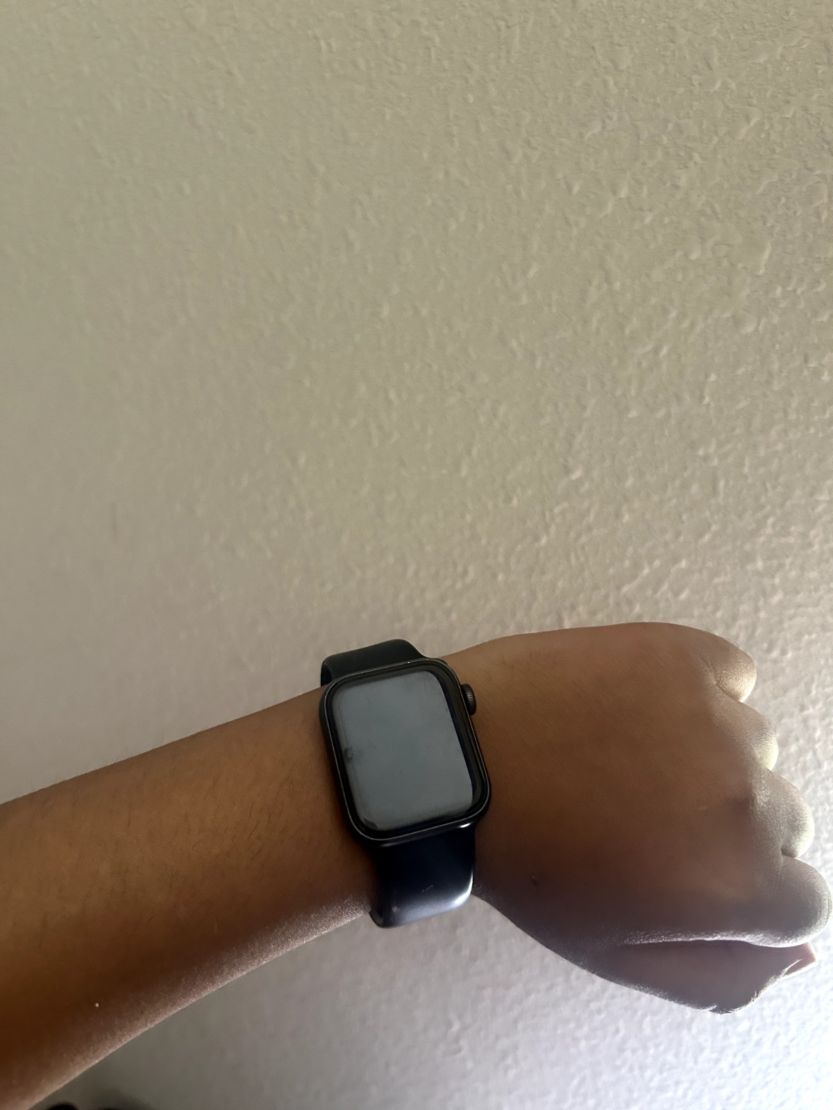 Apple Watch SE 44mm Space Gray Aluminum Case with Black Sport Band – Regular…