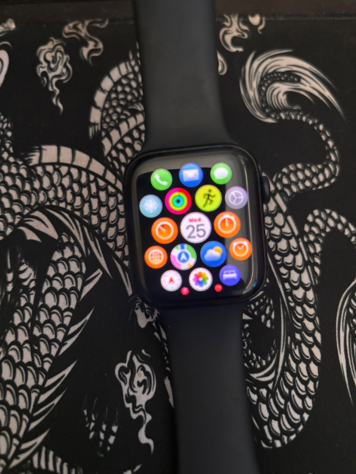 Apple Watch SE 44mm Space Blue Aluminum Case with Black Sport Band – Regular…
