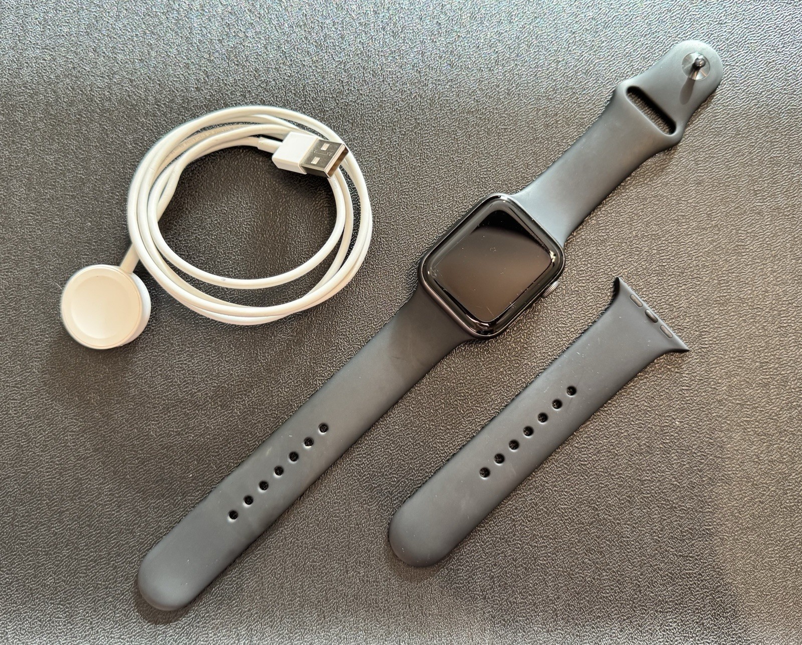 Apple Watch Series 4 – 44mm / GPS Cellular / Black Aluminum / Black Sports Band